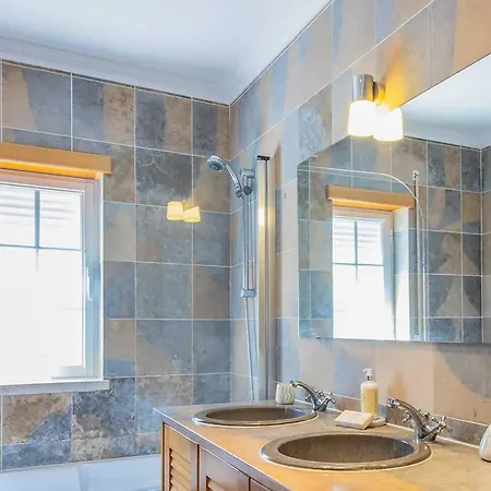 Σπίτι διακοπών Casa Moderna Com Arquitetura Tradicional E Piscina Amoreira (Leiria)